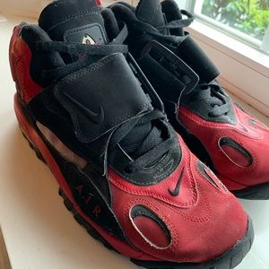 Nike Men’s basketball sneakers